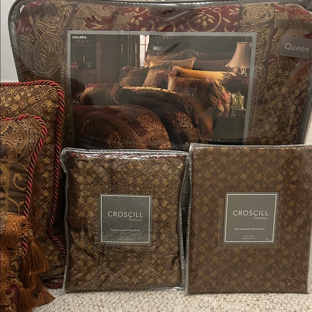 Croscill Galleria Comforter Set - Rich Brown and Gold - Picture 2 of 4